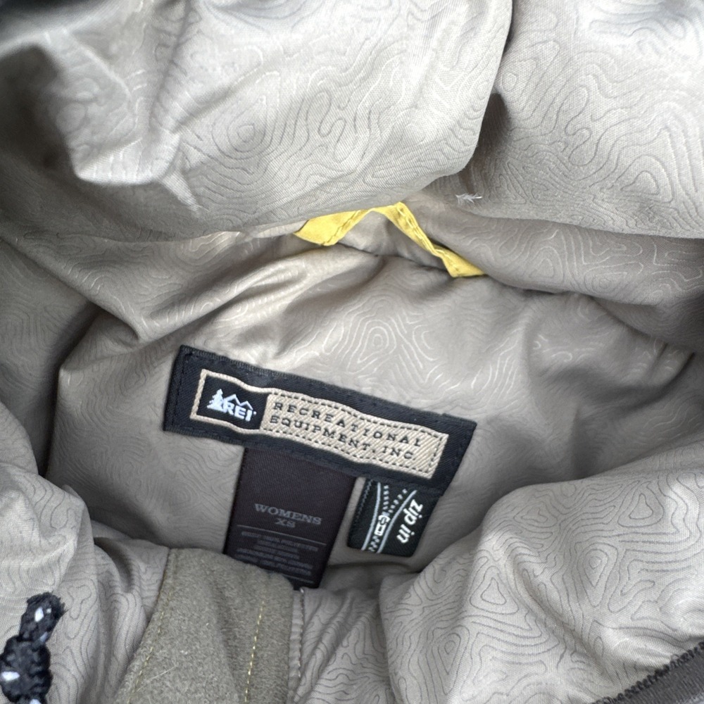 REI Co-Op Woman's Size XS Yellow Quantum Quilted Down Puffer Vest Full‎ Zip - Picture 8 of 9